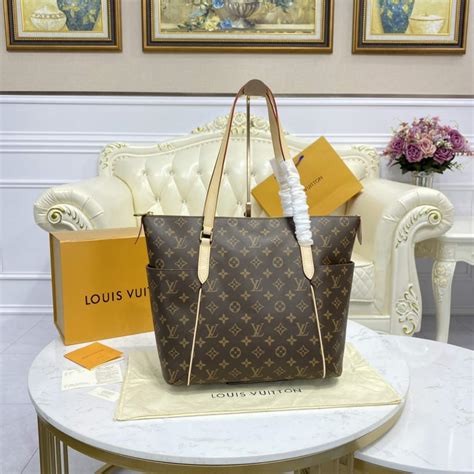 louis vuitton monogram canvas totally mm m56689